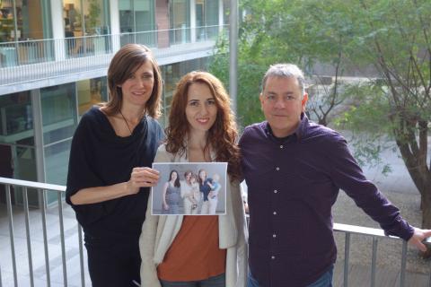 La Dra. Susanna Carmona (en el centro de la fotografía) con los coautores del artículo, Fotografía de El Mundo